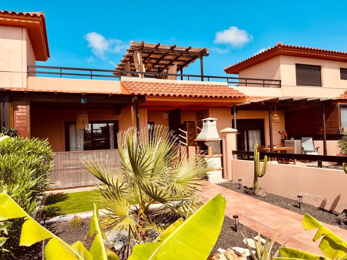 Stillvolle Villa Mit Terrasse, Garten Und Grill ラハレス エクステリア 写真